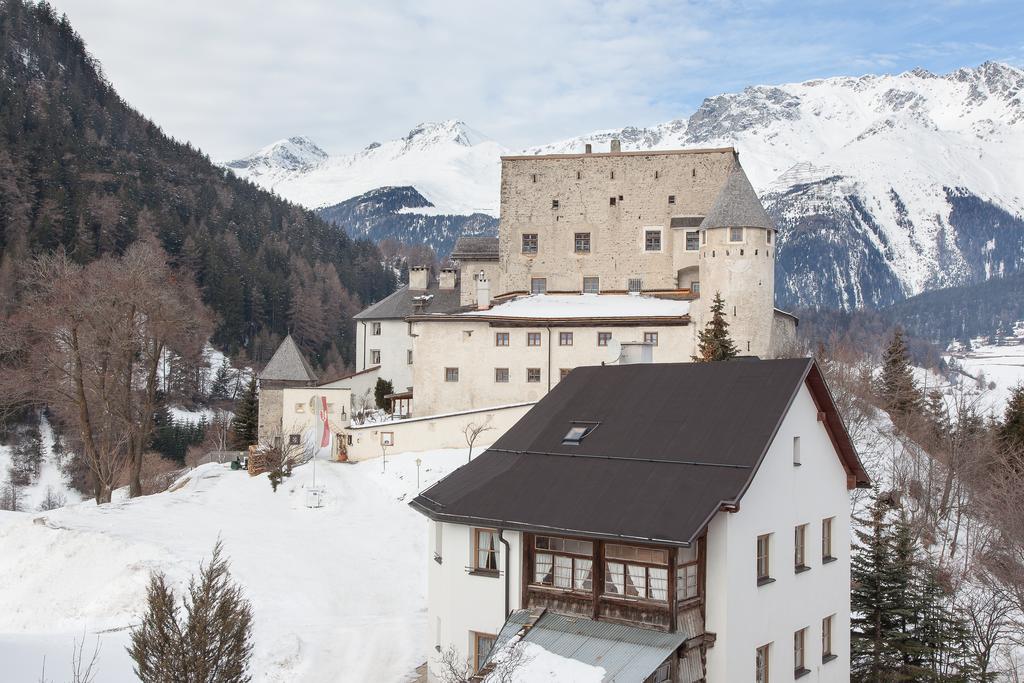 Neue Burg Hotel